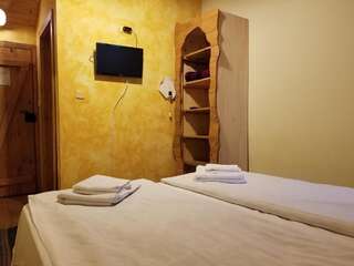 Гостевой дом Kandaphery Guest Houses Miykovtsi Двухместный номер с 1 кроватью или 2 отдельными кроватями-1
